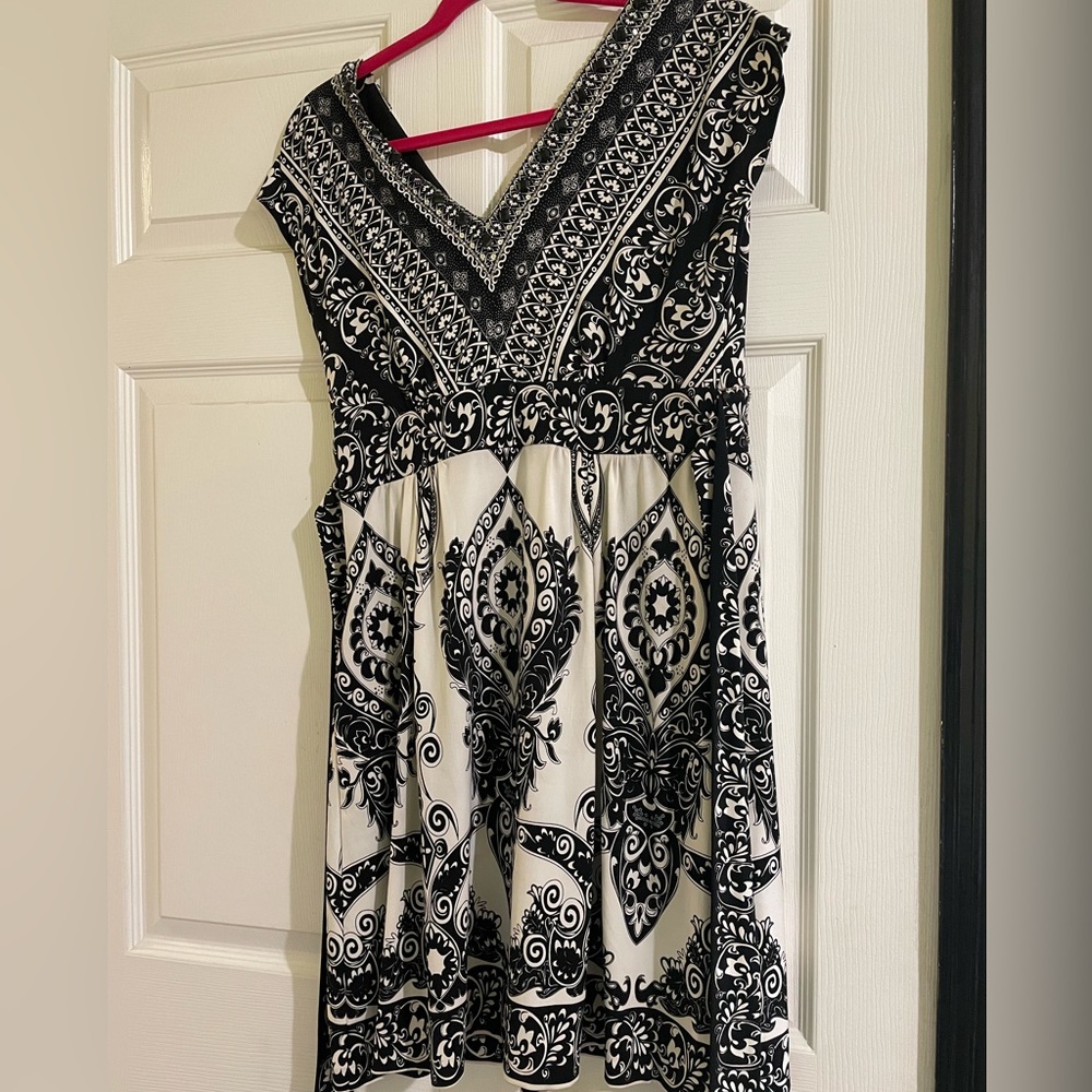 ECI Black and White Mini Dress - V-Neck Printed Skater